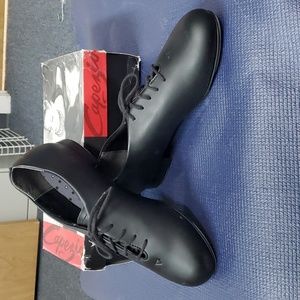 Capezio 442 Black Tap Shoes size 8.5W